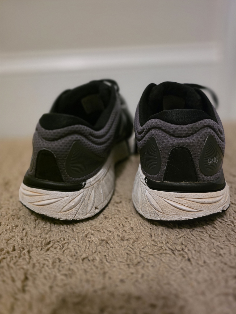 New Balance Men's Gray and Black Athletic Sneakers